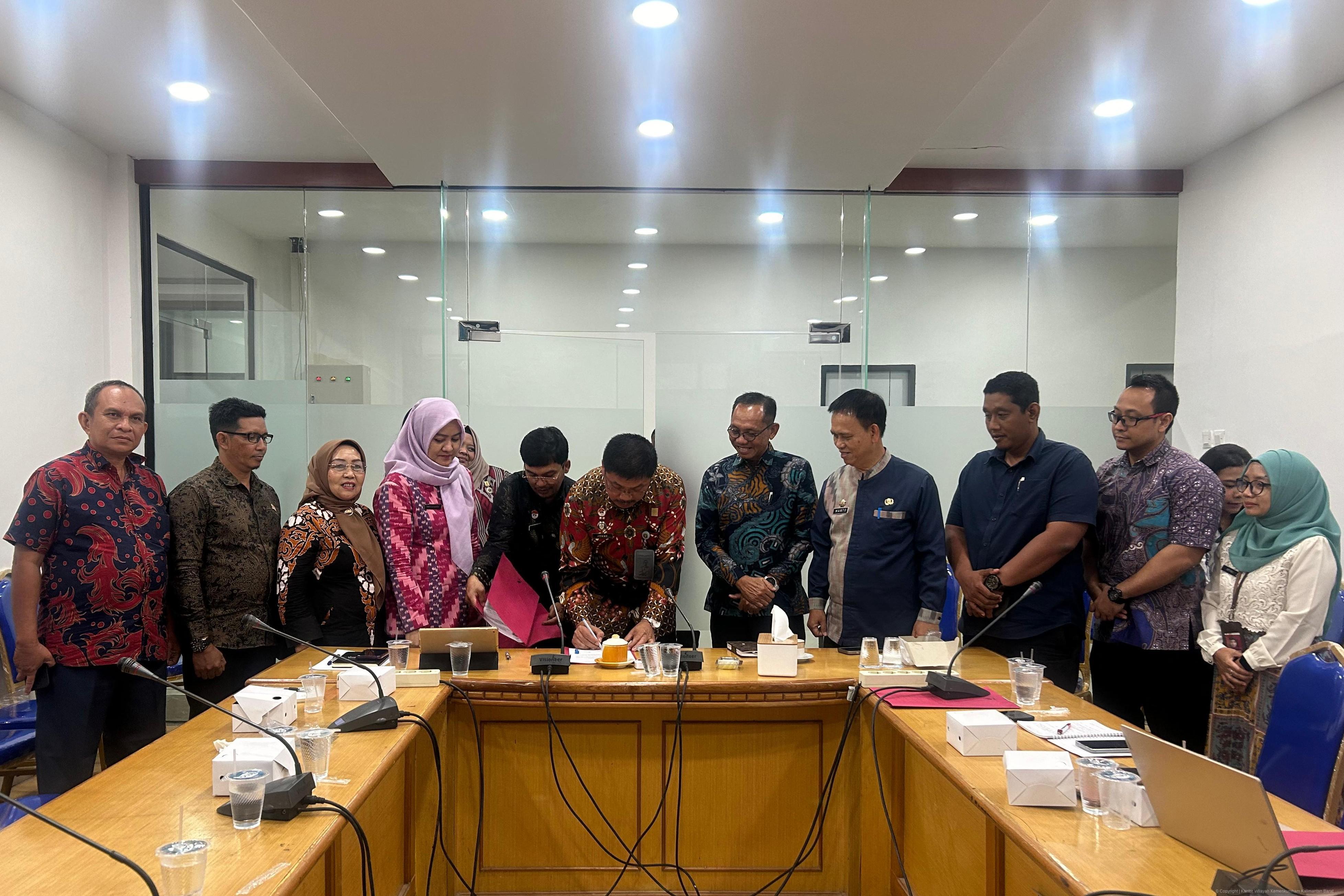 kanwil-kementerian-hukum-kalbar-kawal-pembentukan-perda-karhutla-kayong-utara-tekankan-harmonisasi-hukum-dan-mitigasi-bencana-20250723084438